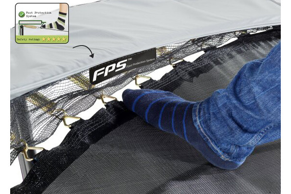 Met voetbeschermingssysteem.