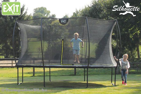 Een trampoline op poten kunt u gemakkelijk verplaatsen.