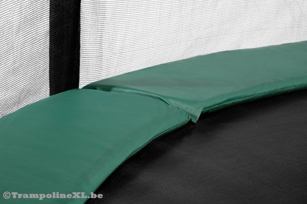 De trampoline heeft een doorsnede van 251 cm.