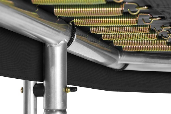 Voorzien van 36 veren.