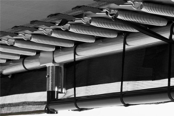 Stalen buizenframe en 80 veren.