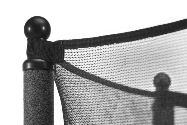 Stevige bevestiging aan de trampoline. 