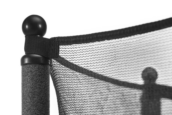 Stevige bevestiging aan de trampoline.