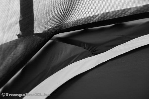 Voorzien van stevige beschermrand.