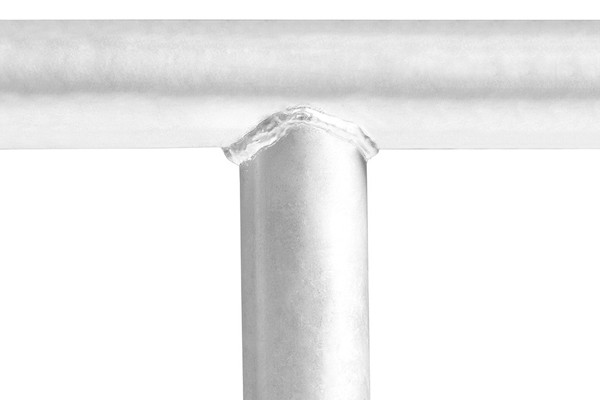 Sterk stalen buizenframe.